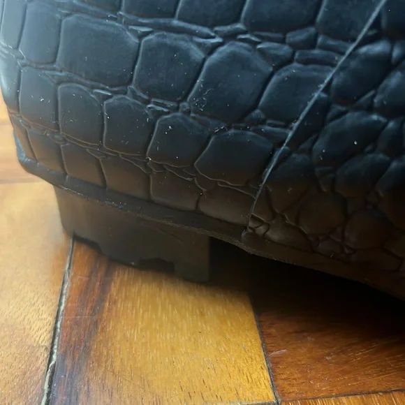 NW/OT Black Crocodile Pattern Women's Boots - Picture 3 of 5